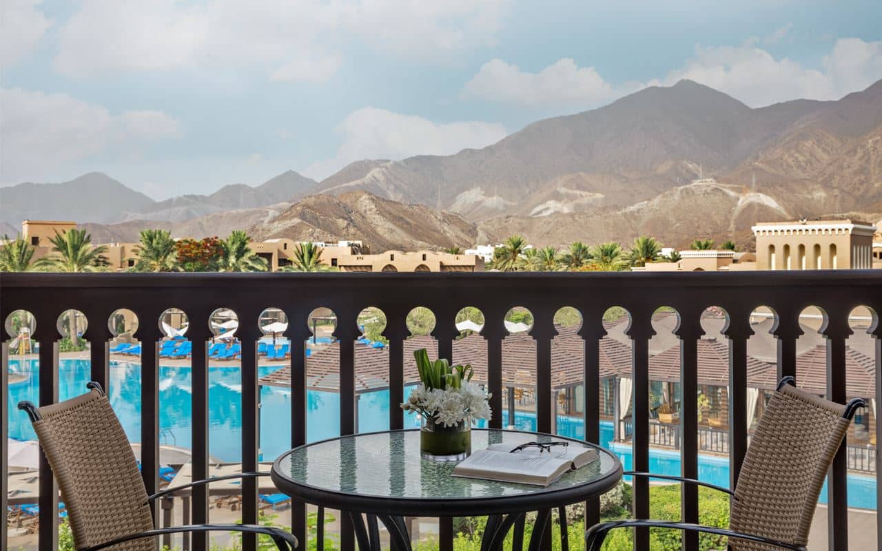 rooms-deluxe-room-pool-view
