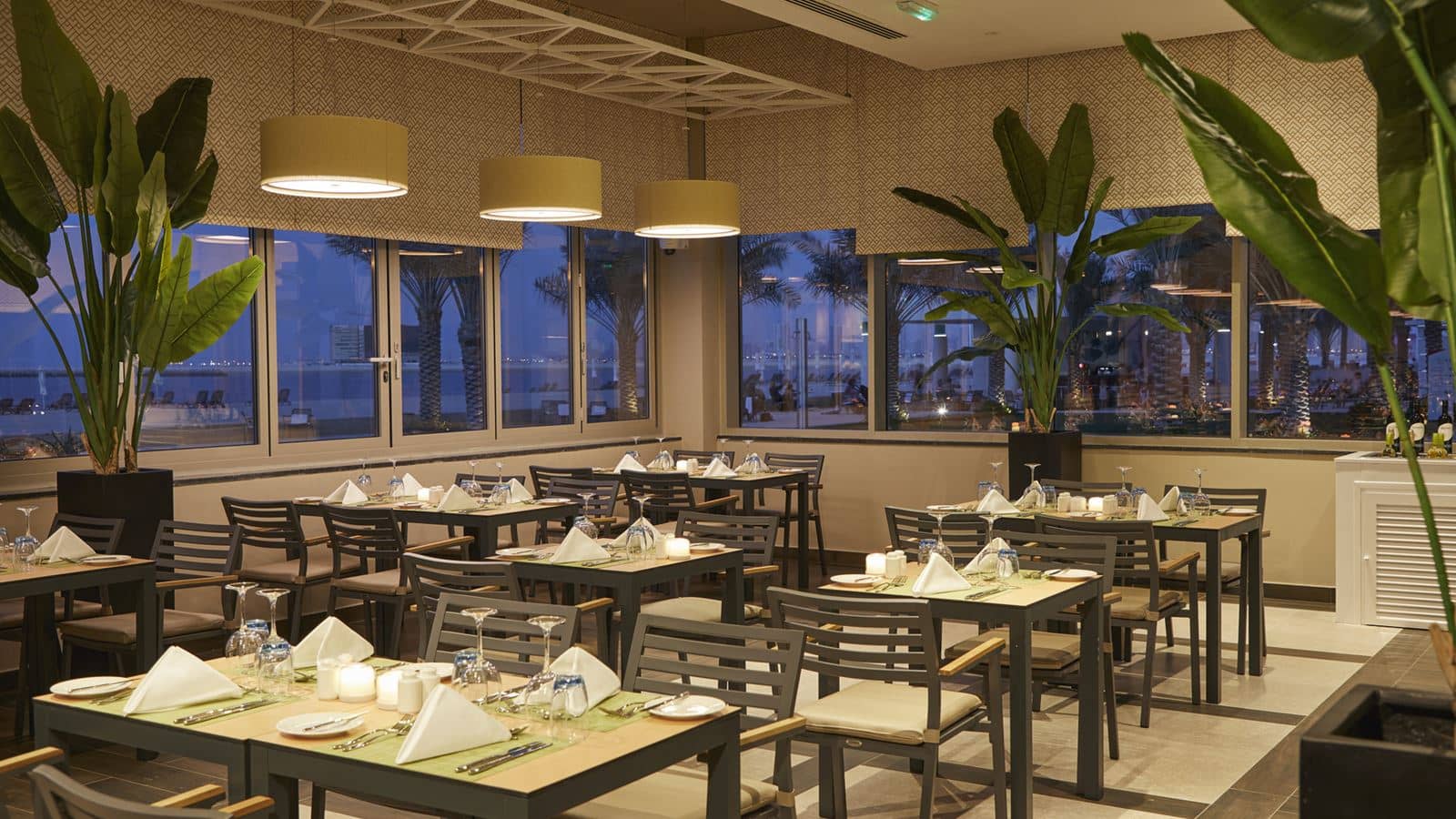 restaurants-the-moon--lebanese-cuisine