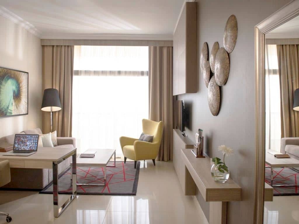 rooms-deluxe-suite