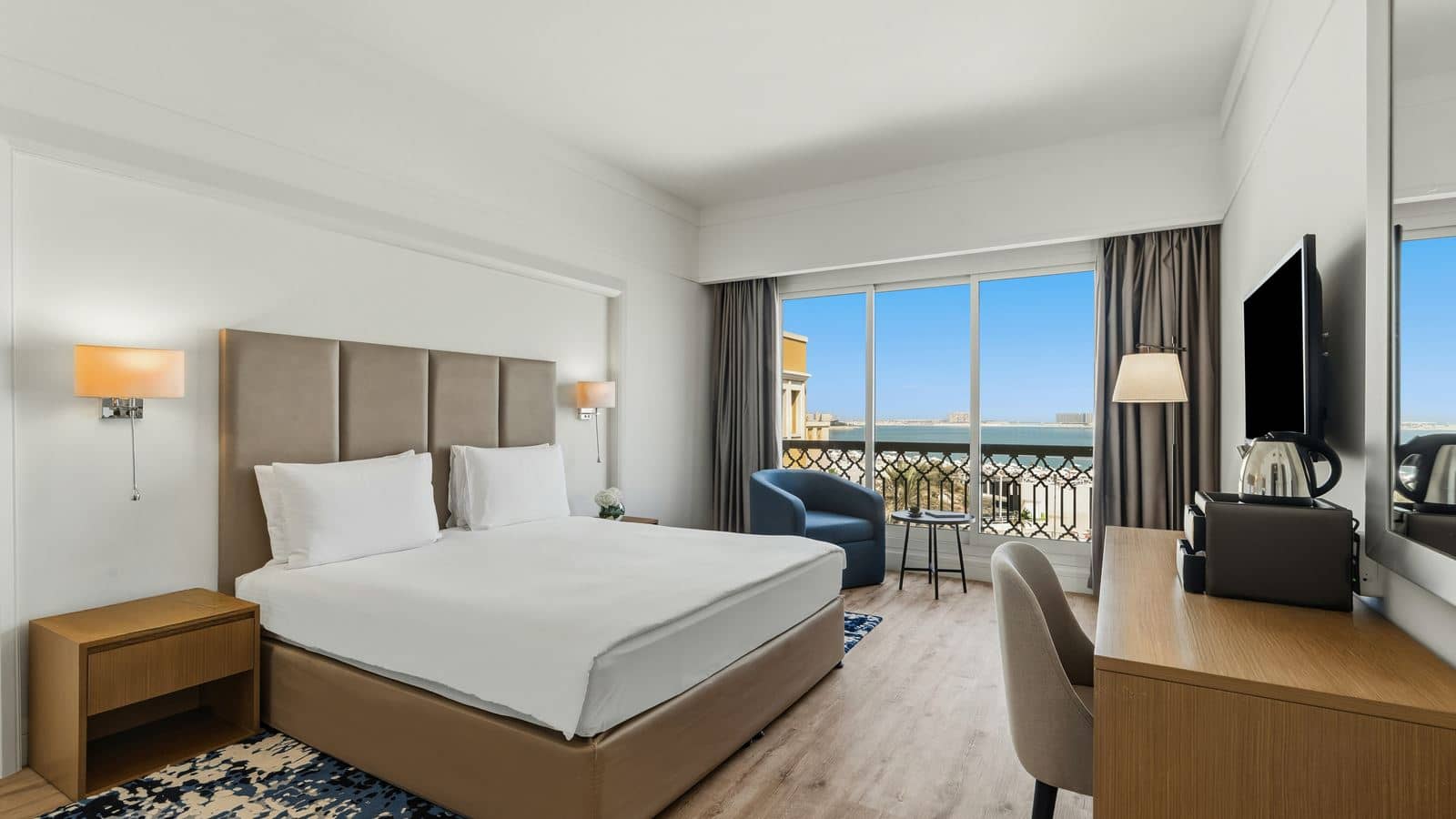 rooms-deluxe-poolsea-room