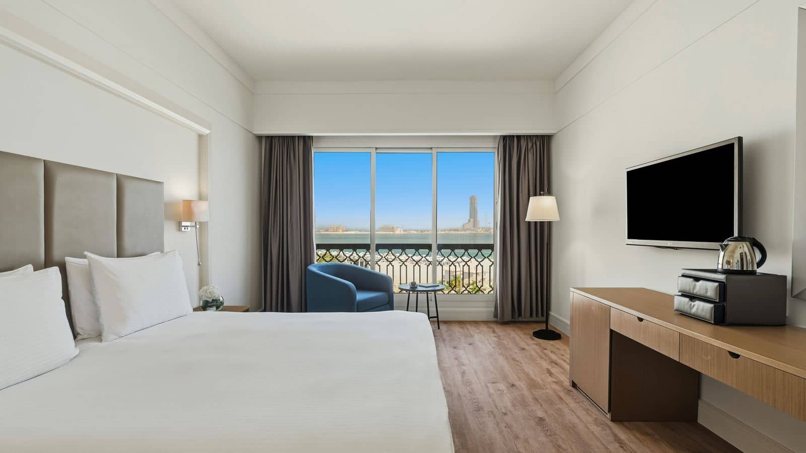 rooms-deluxe-poolsea-room