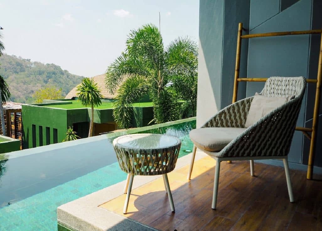 rooms-deluxe-pool-access