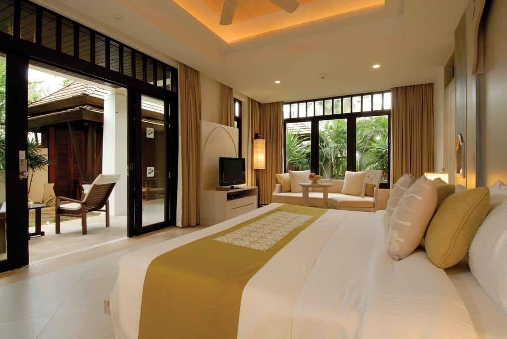 rooms-private-garden-pool