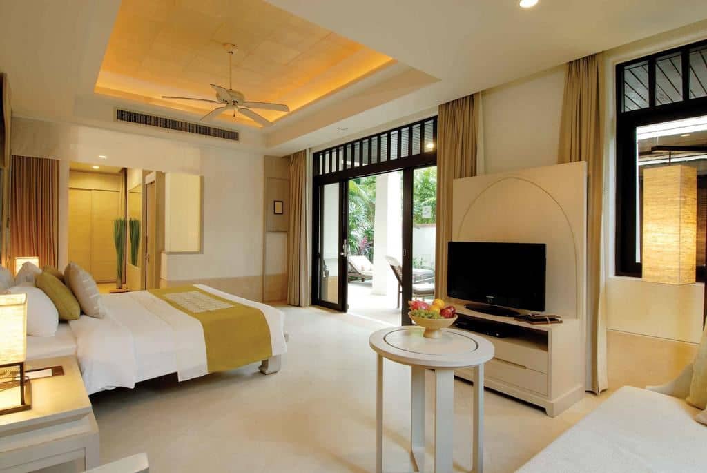 rooms-private-garden-pool