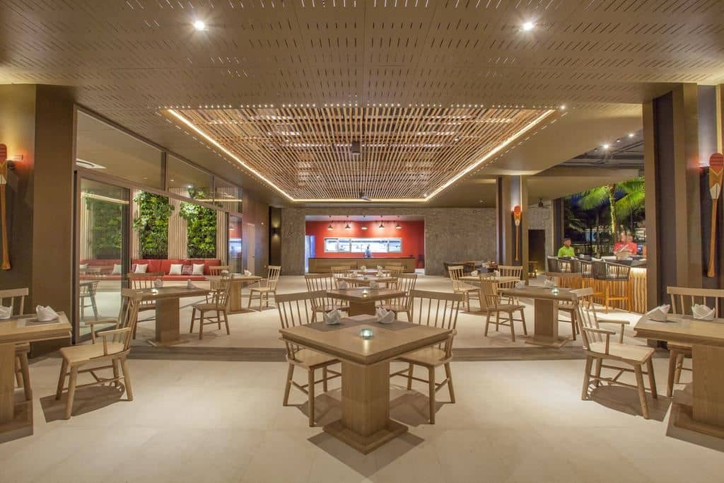 restaurants-sassis-beach-club