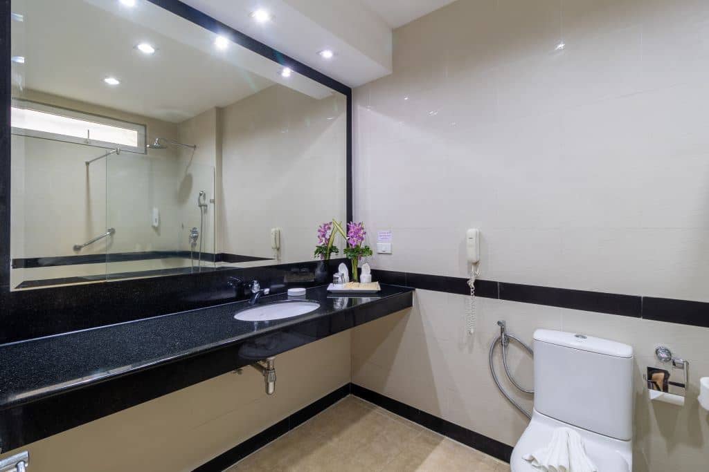 rooms-deluxe-1br-apartment-garden-view