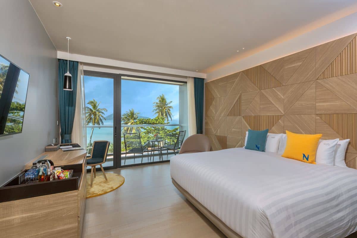 rooms-deluxe-partial-seaview