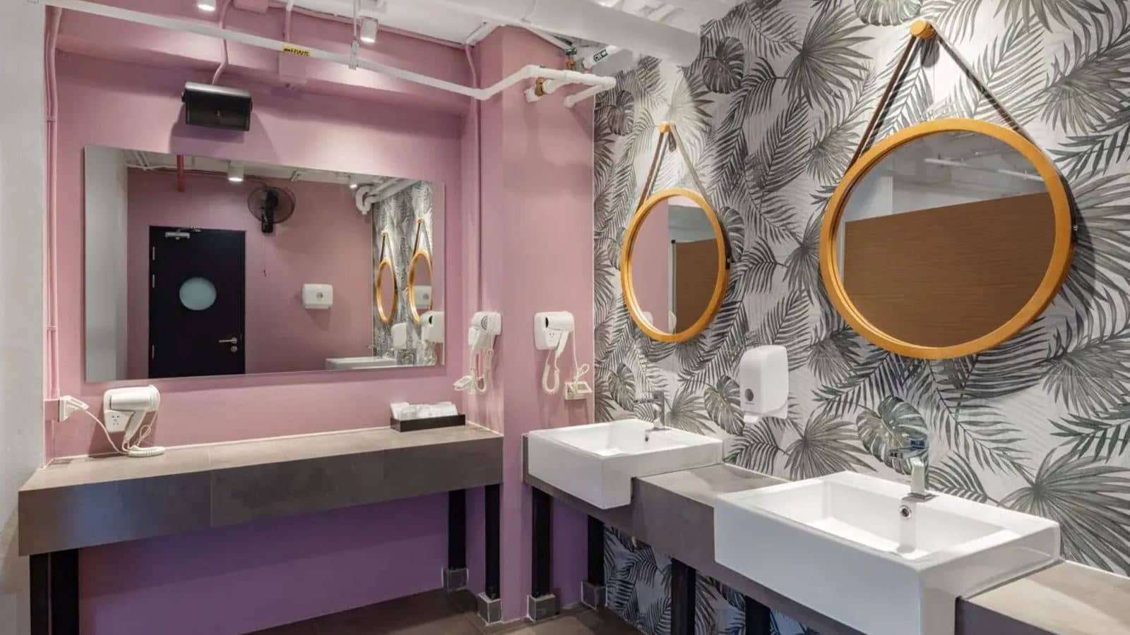 rooms-tribe-hideout-ladies--shared-bathroom