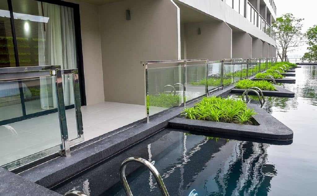 rooms-pool-access-room