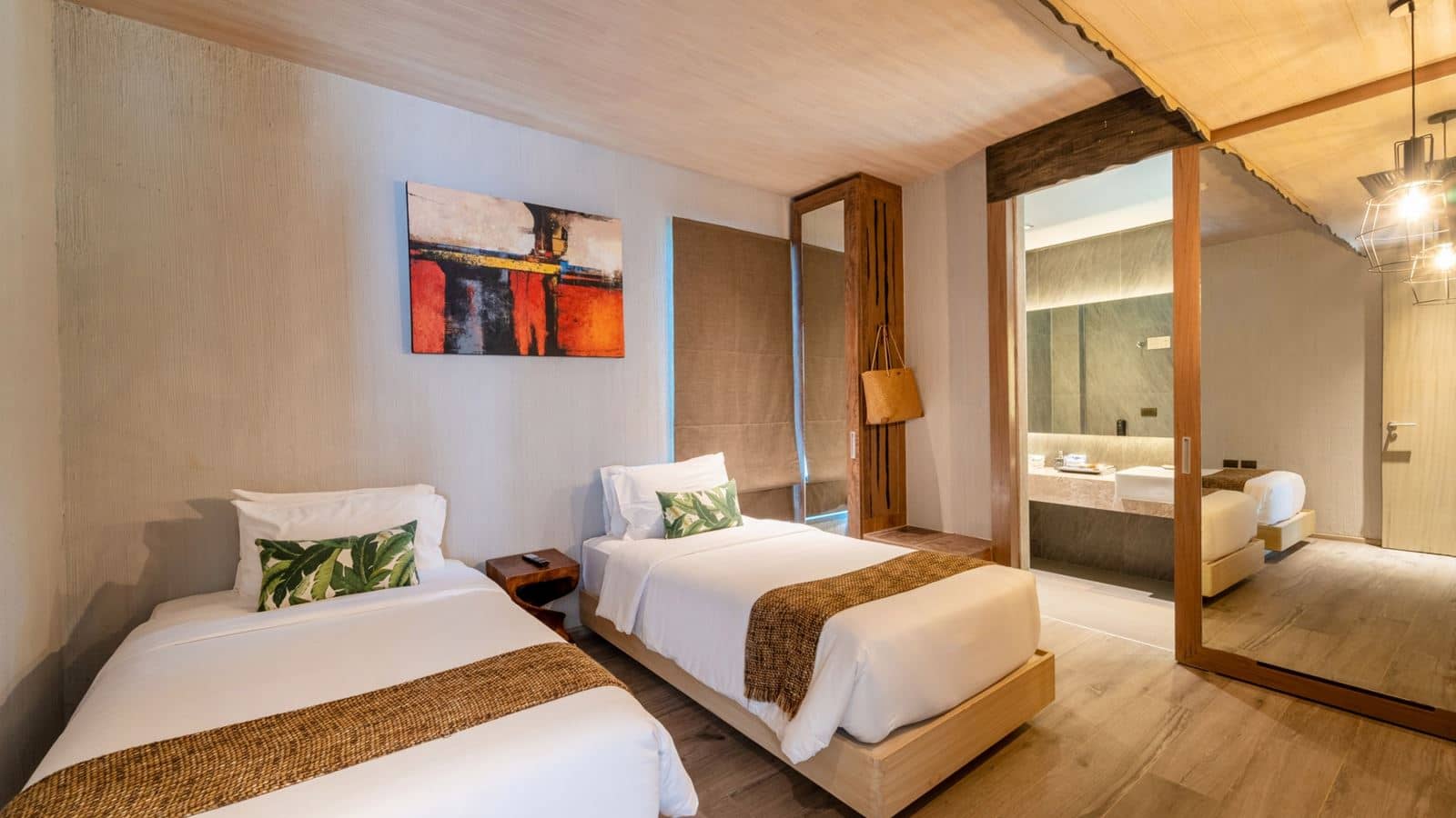 rooms-two-bedroom-suite-with-pool