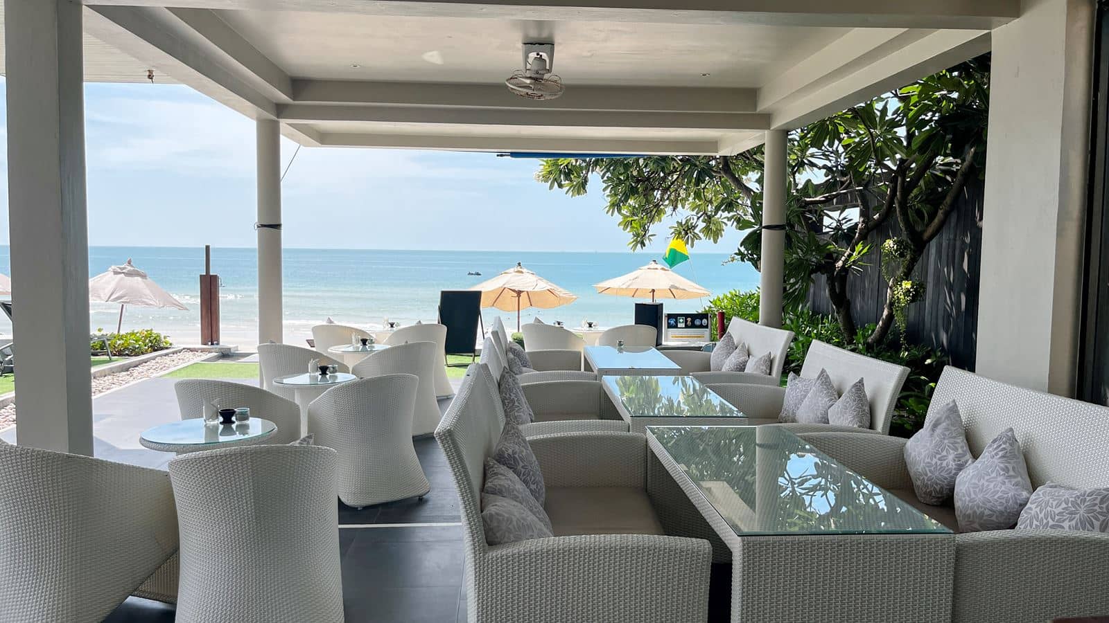 bars-kc-beach-bar