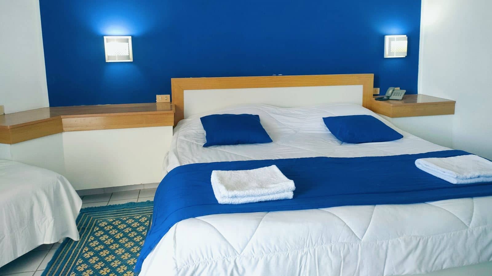 rooms-coral-room