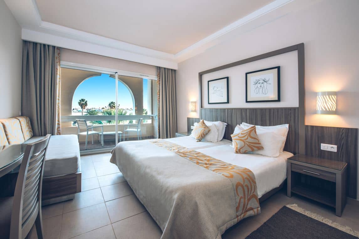 rooms-double-garden-view