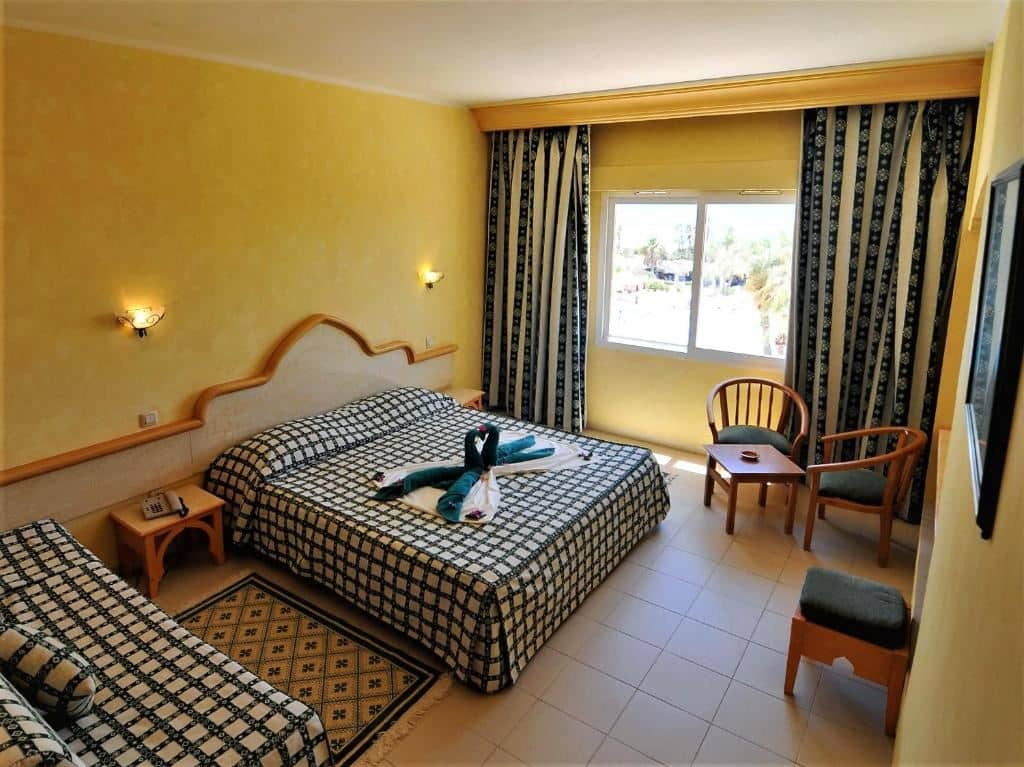 rooms-quadruple-room