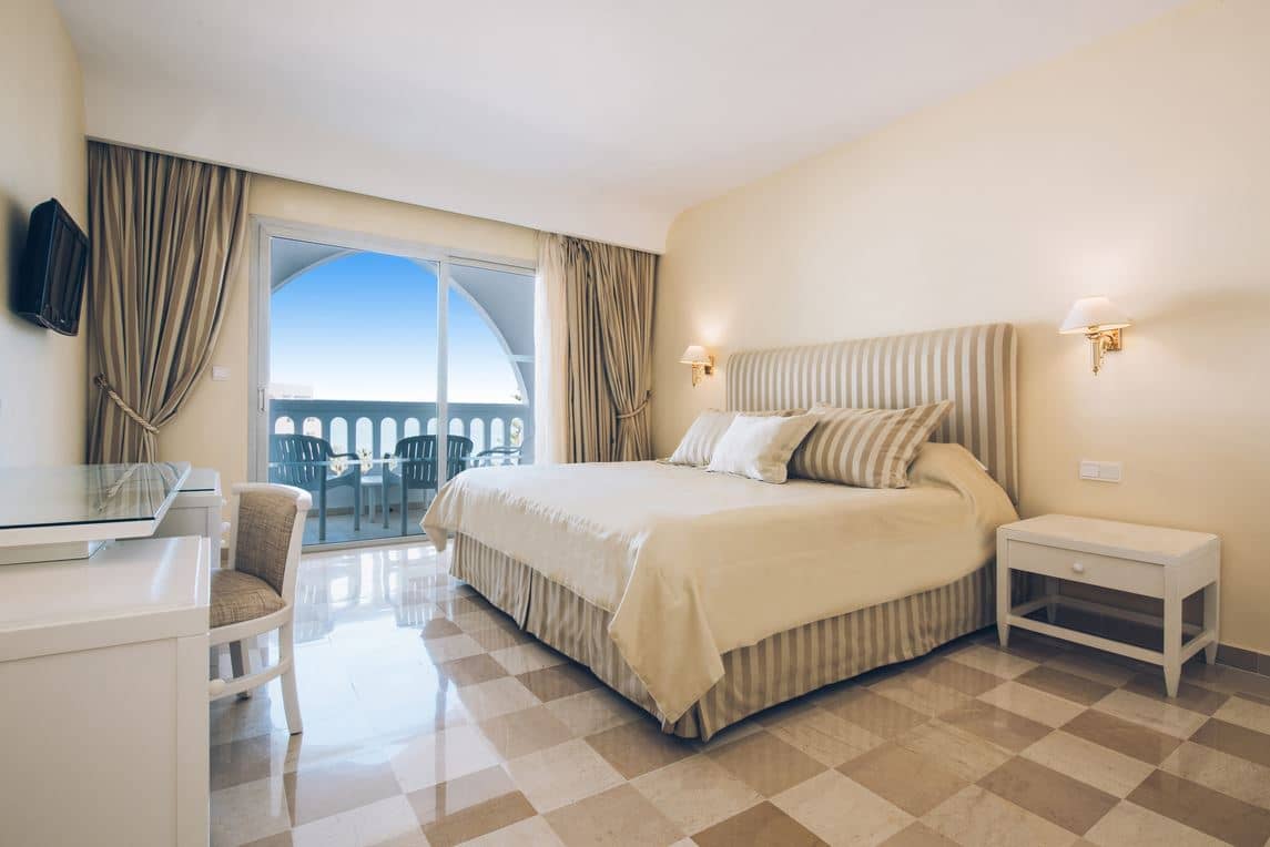 rooms-senior-suite