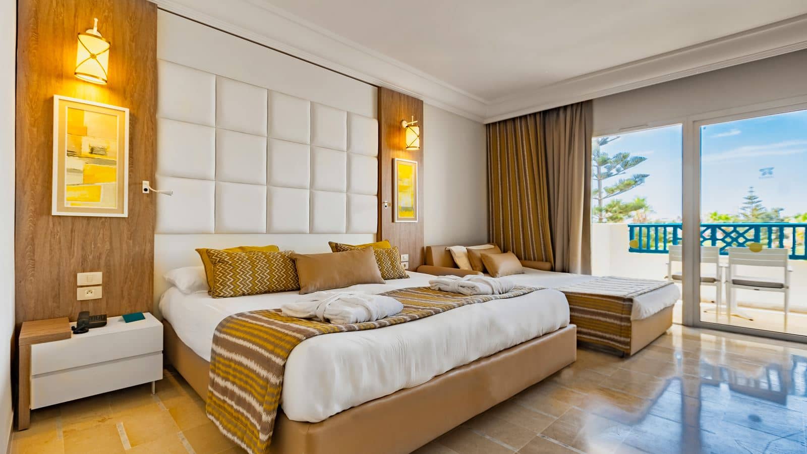 rooms-family-room-sea-view
