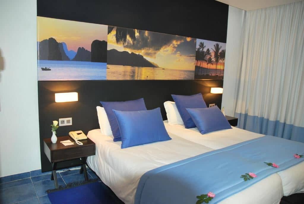 rooms-connected-room-garden-view