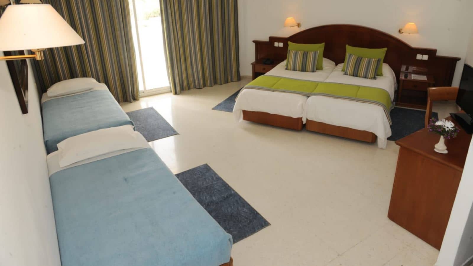 rooms-family-room