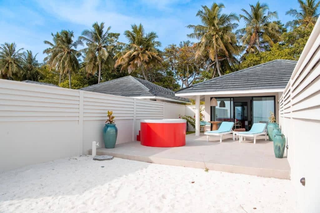 rooms-beach-villa-with-whirlpool