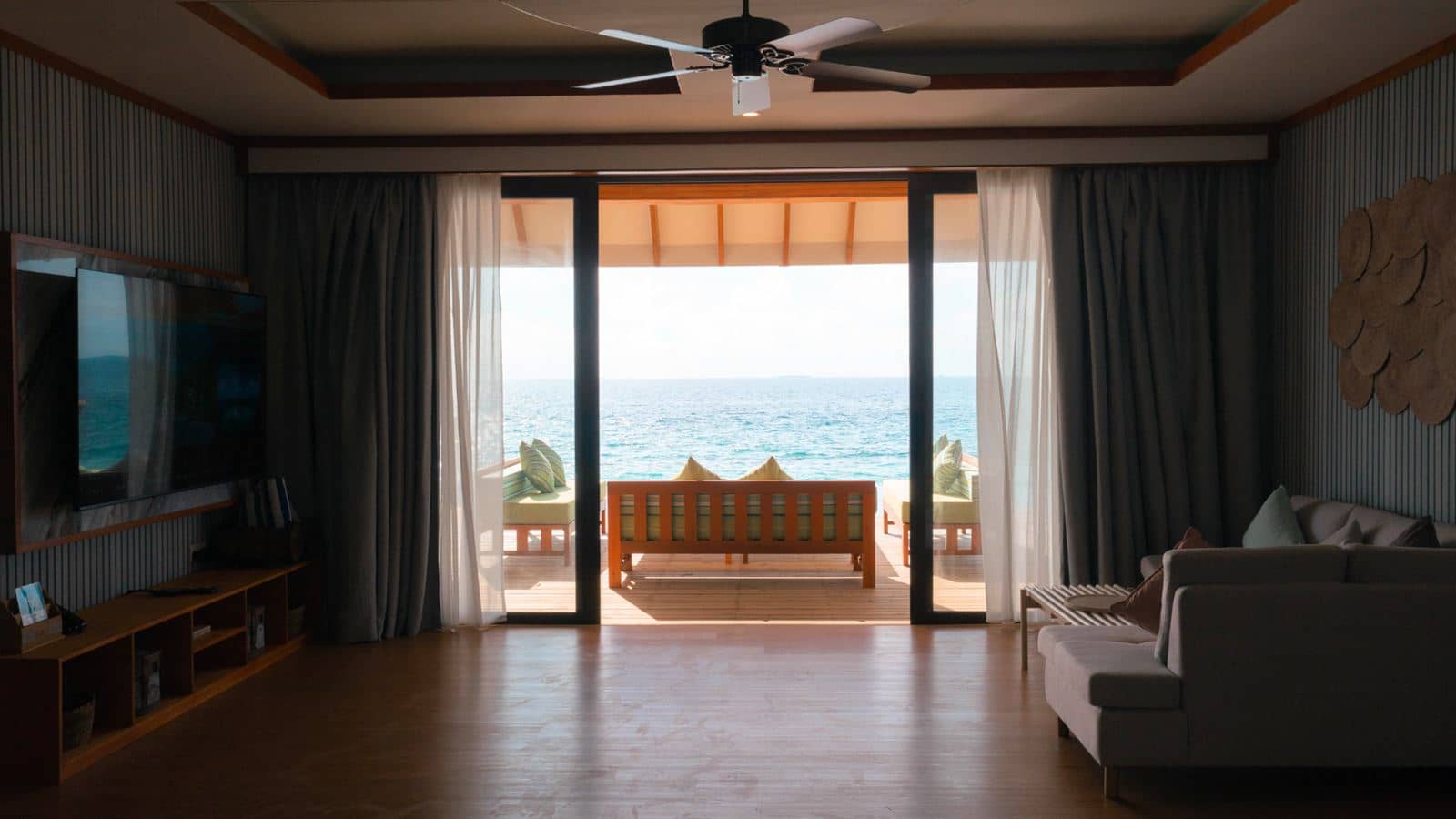 rooms-over-water-residence