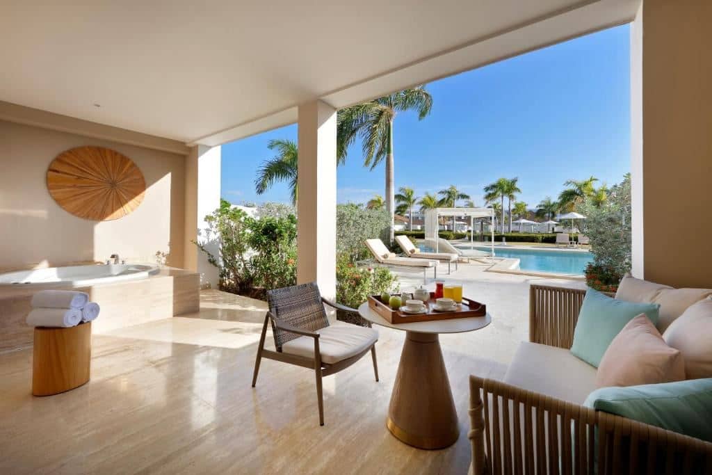 rooms-suite-swim-up
