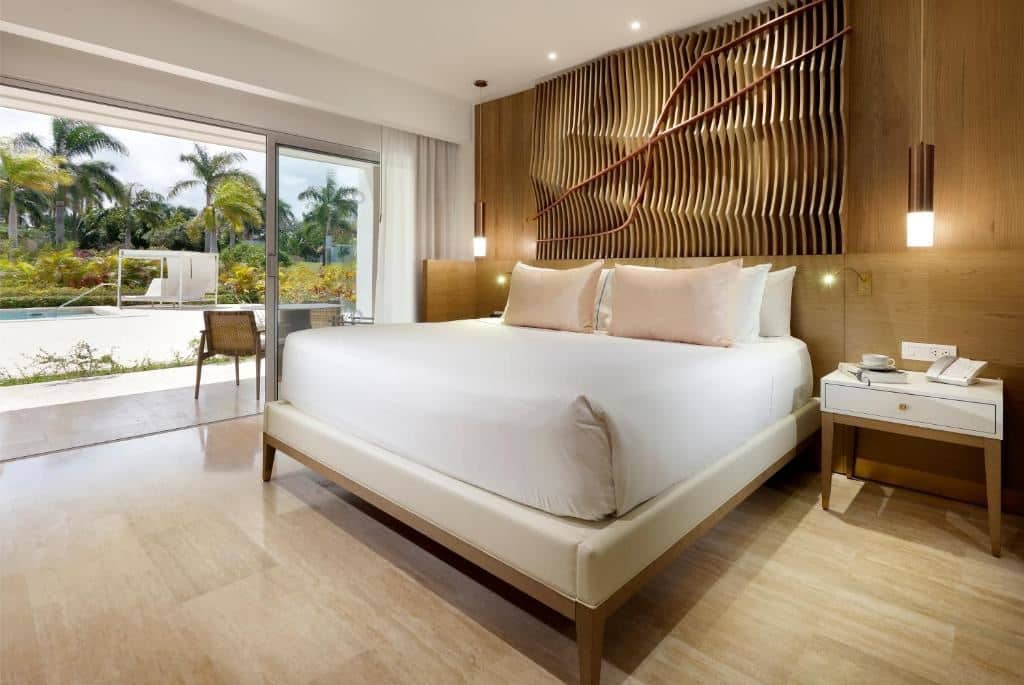 rooms-master-suite-swim-up