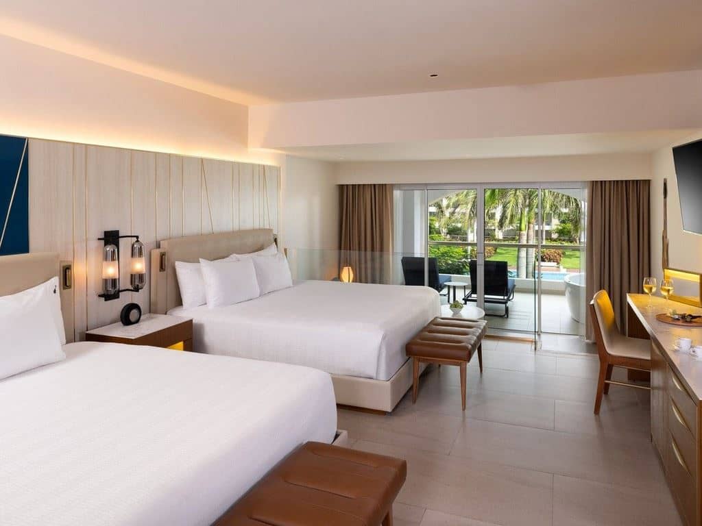 rooms-islander-junior-suite-two-king-beds--sofa-bed