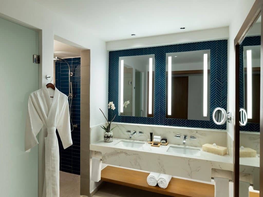 rooms-islander-junior-suite-two-king-beds--sofa-bed