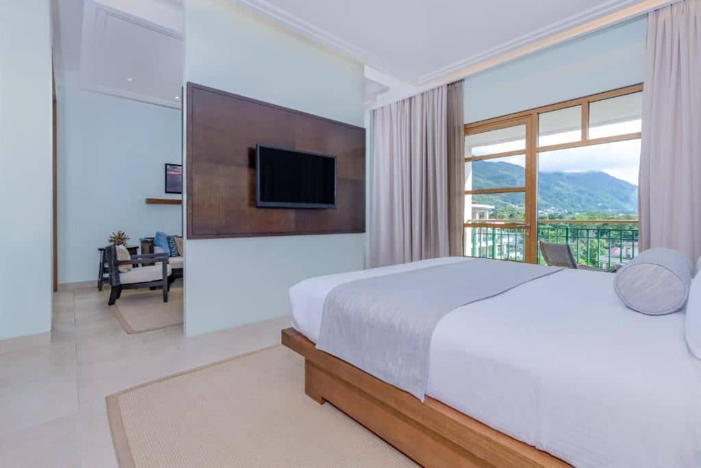 rooms-junior-suite-with-balcony