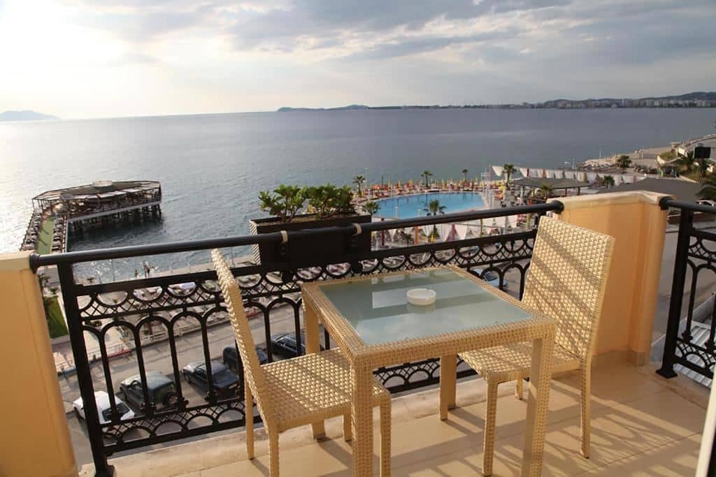 rooms-double-standard-room-seaview-balcony