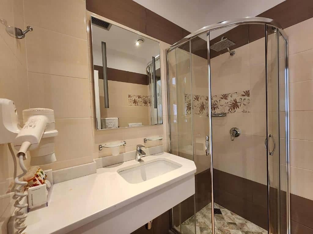 rooms-double-standard-room-seaview-balcony