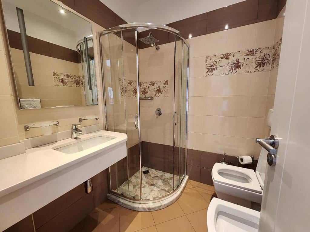 rooms-triple-standard-room-seaview-balcony