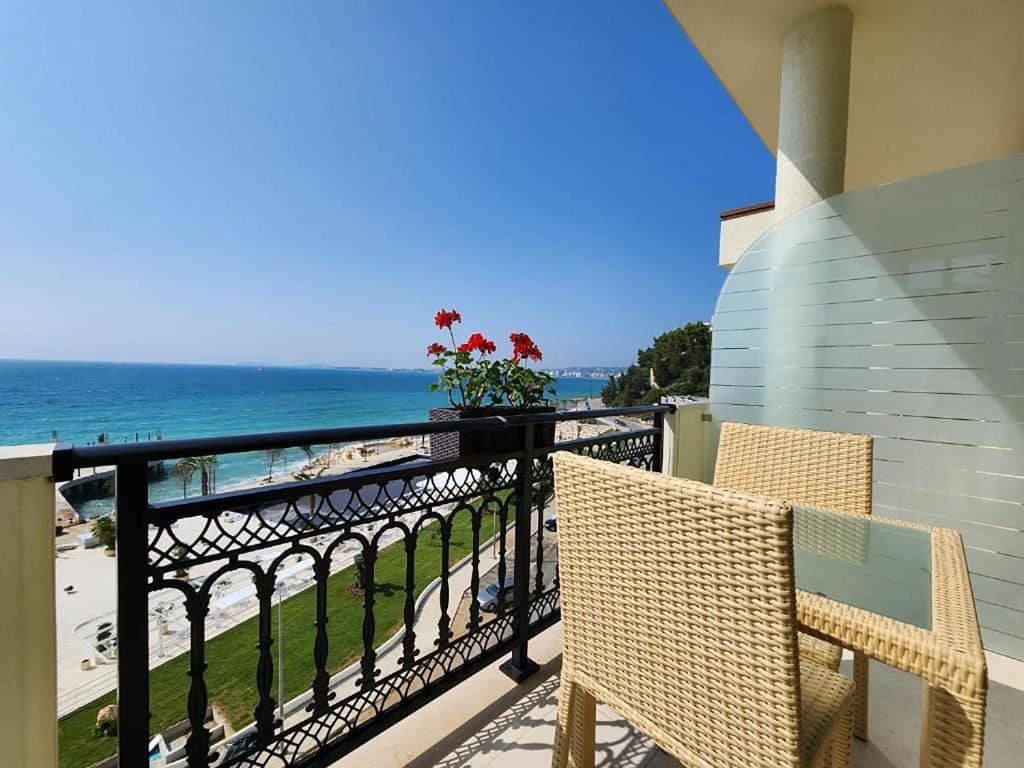 rooms-double-superior-room-seaview-balcony