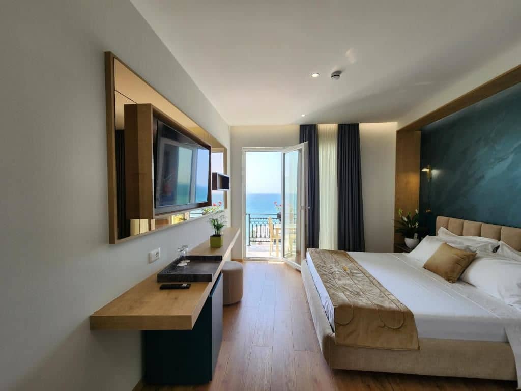 rooms-double-superior-room-seaview-balcony