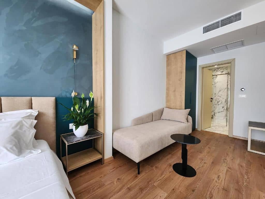 rooms-triple-superior-room-seaview-balcony