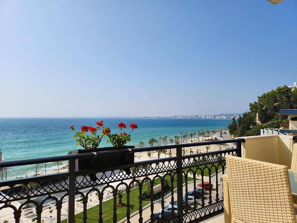 rooms-triple-superior-room-seaview-balcony