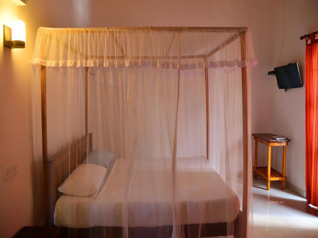 rooms-deluxe-room-ac-with-tv