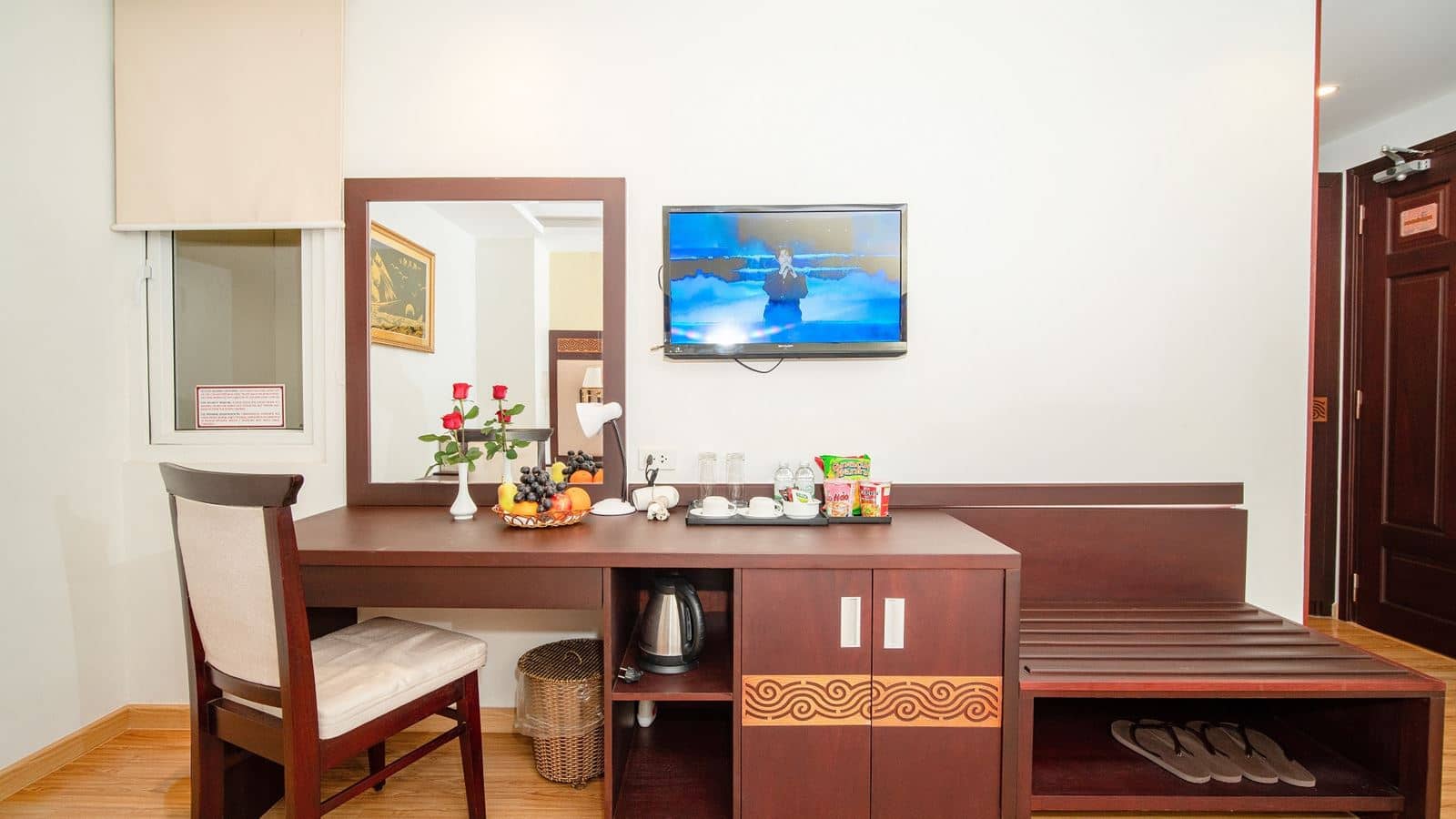 rooms-deluxe-city-view-with-balcony