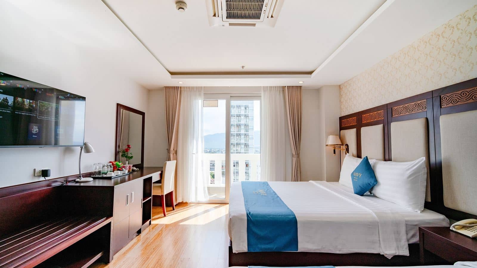 rooms-deluxe-city-view-with-balcony-child-without-extra-bed