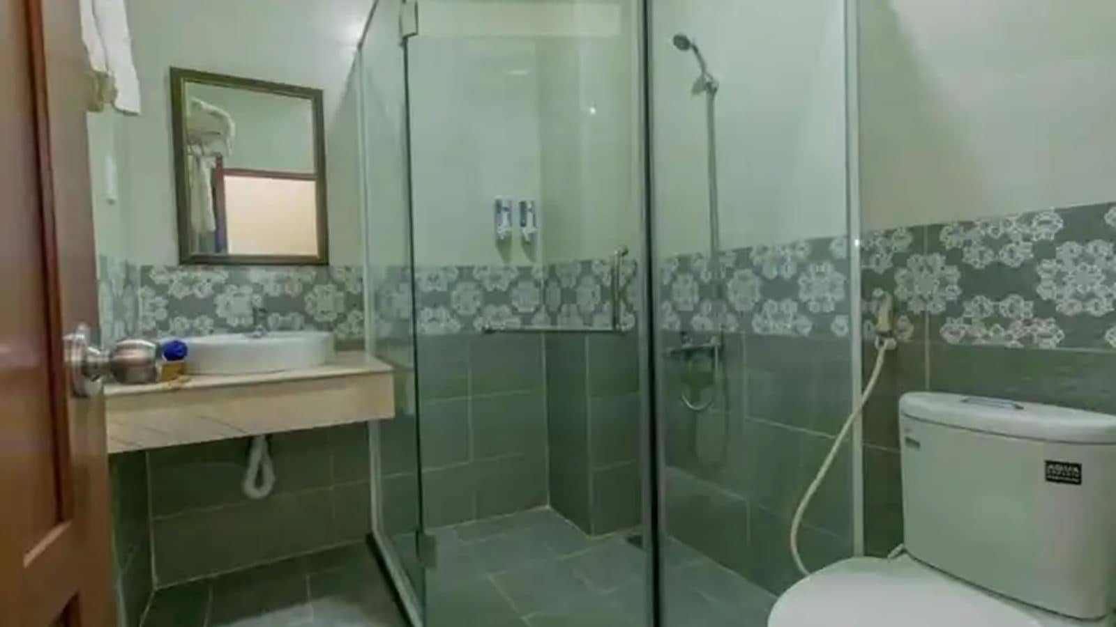 rooms-room-deluxe-garden-or-poolview-balcony