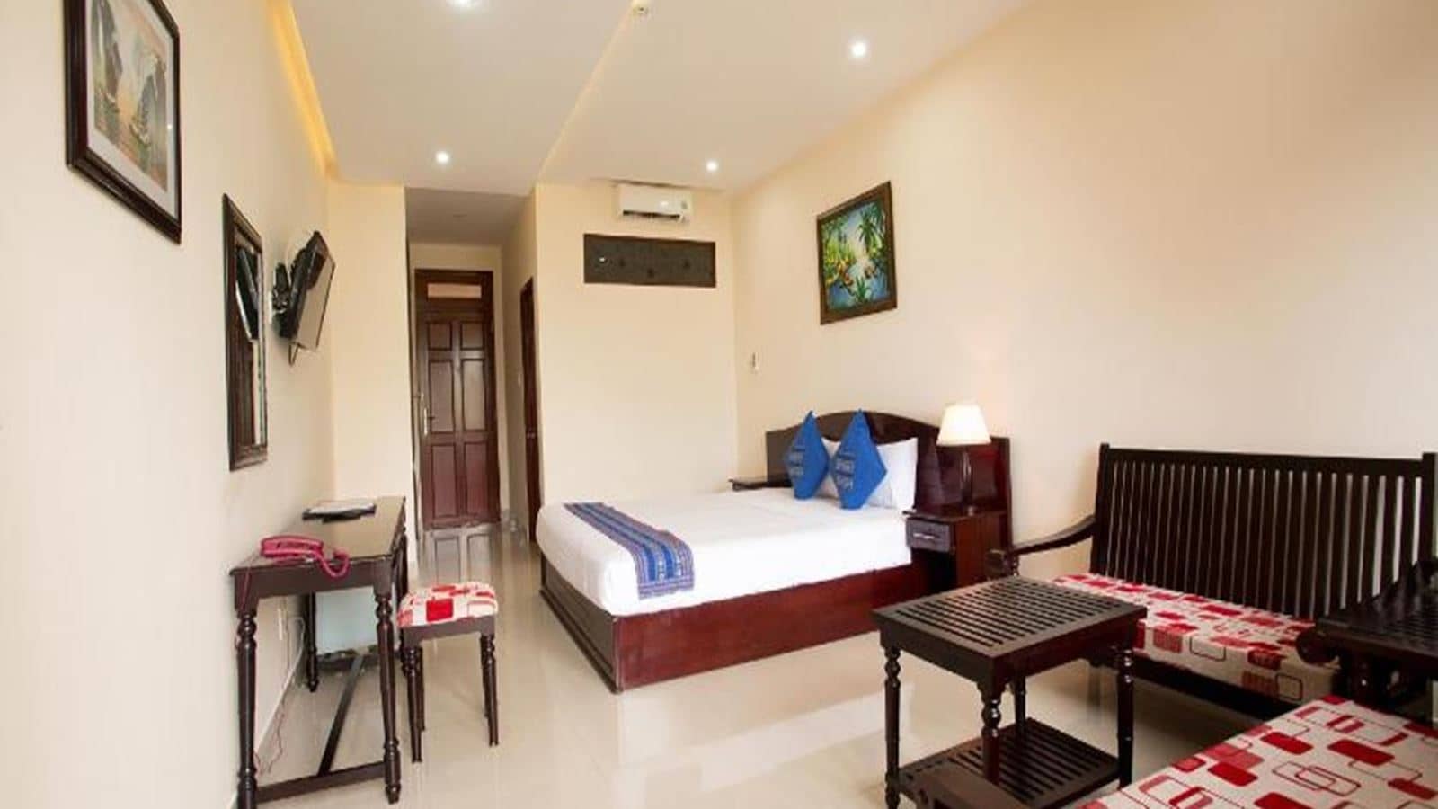 rooms-room-deluxe-garden-or-poolview-balcony