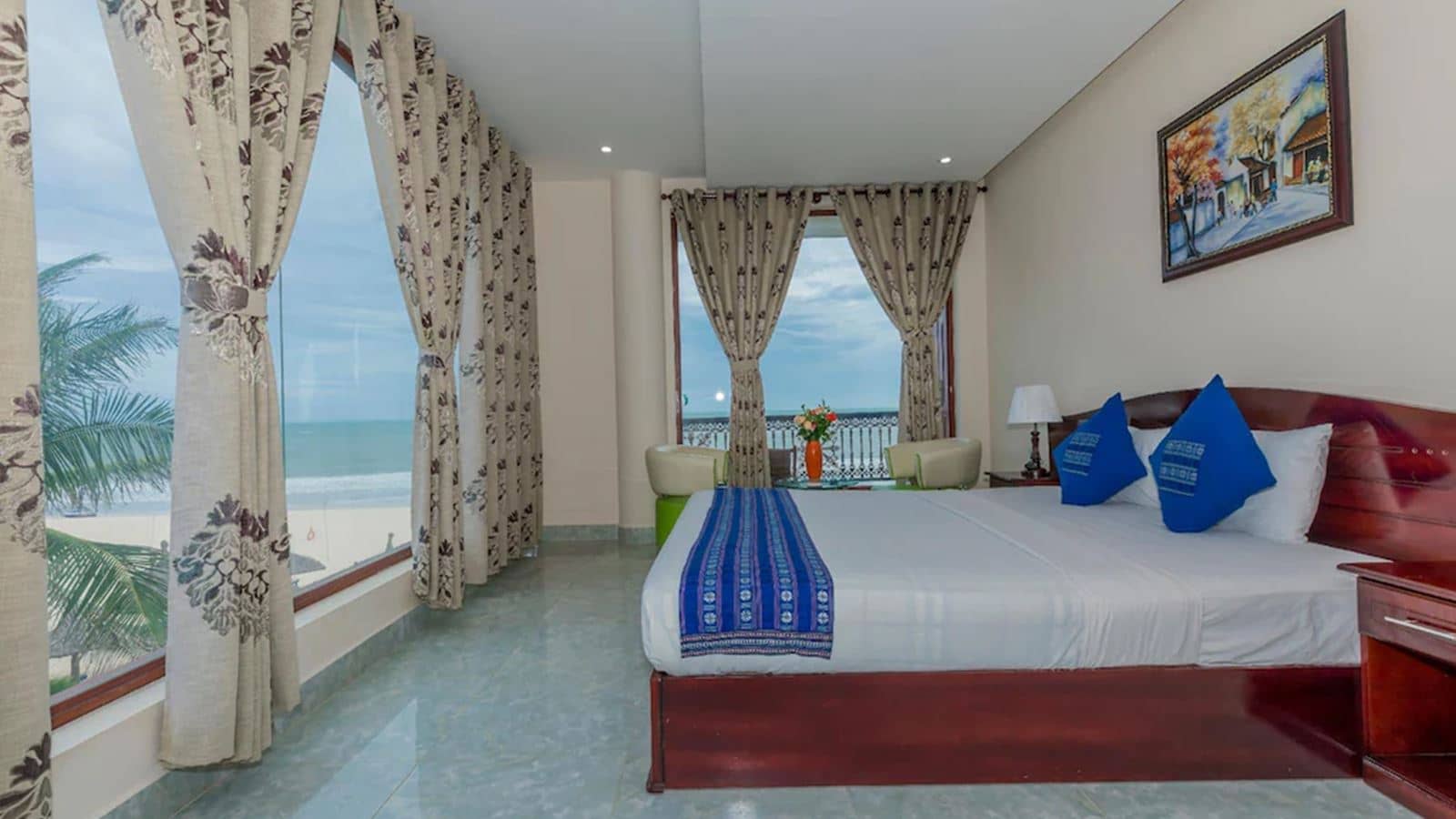rooms-suite-room-front-ocean-view