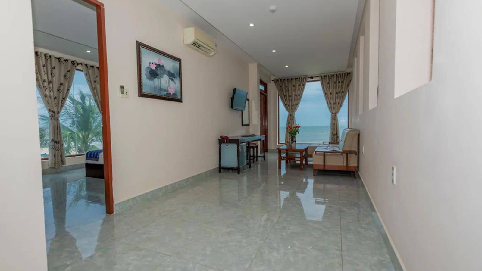 rooms-suite-room-front-ocean-view