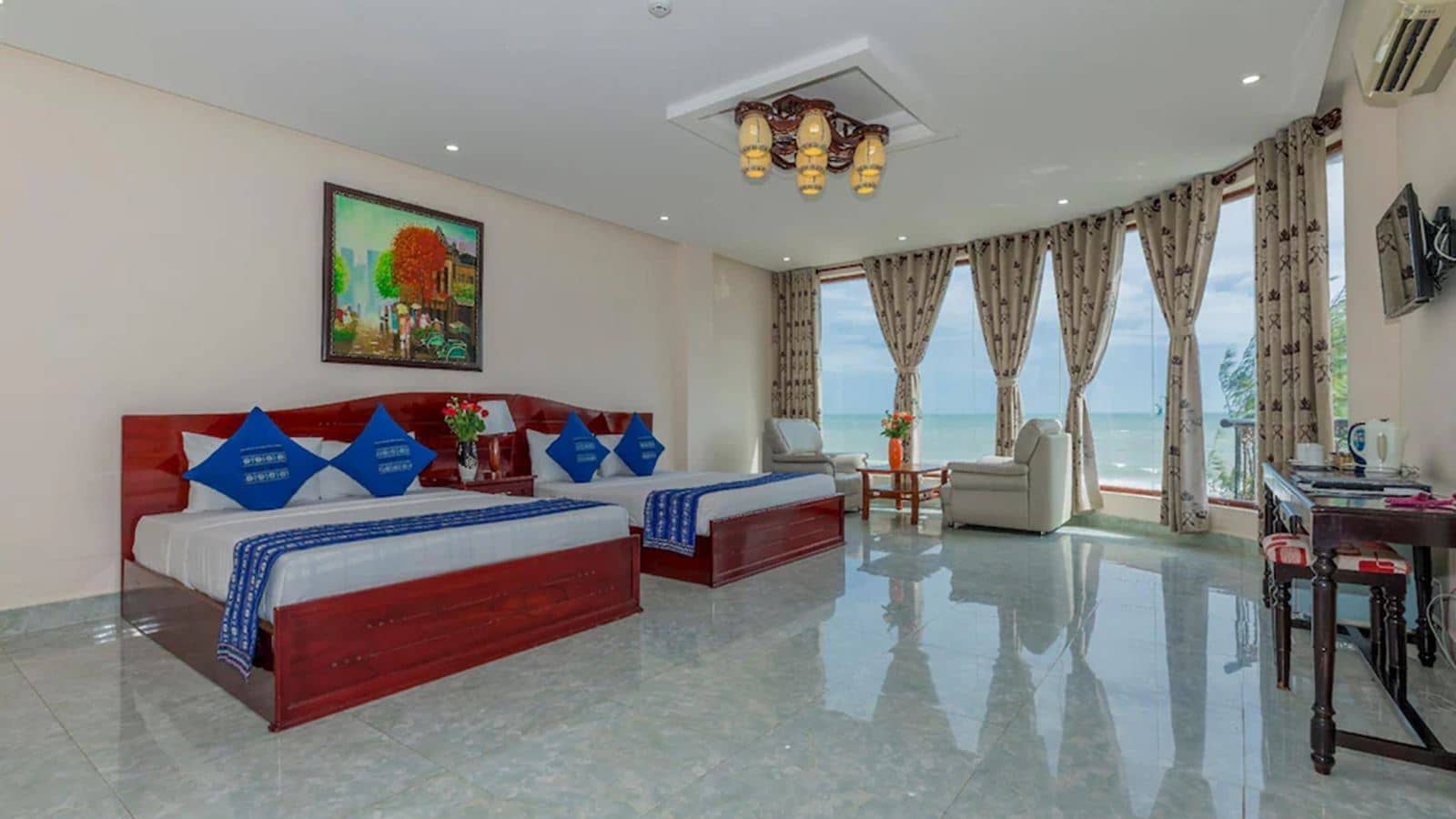 rooms-suite-room-front-ocean-view