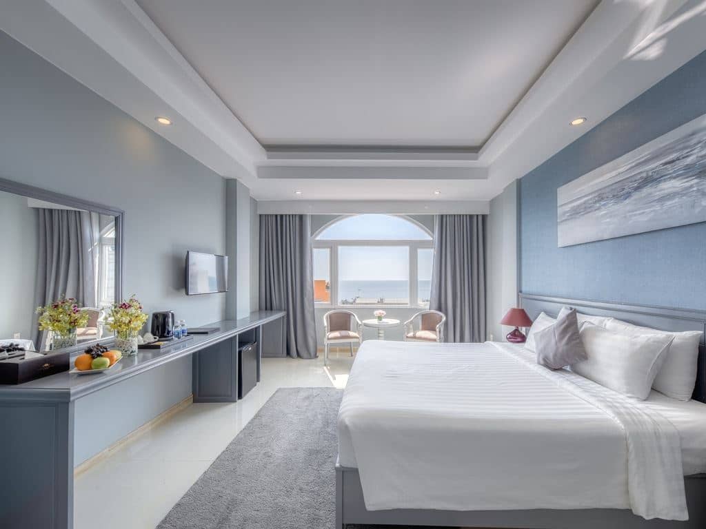 rooms-room-deluxe-with-window