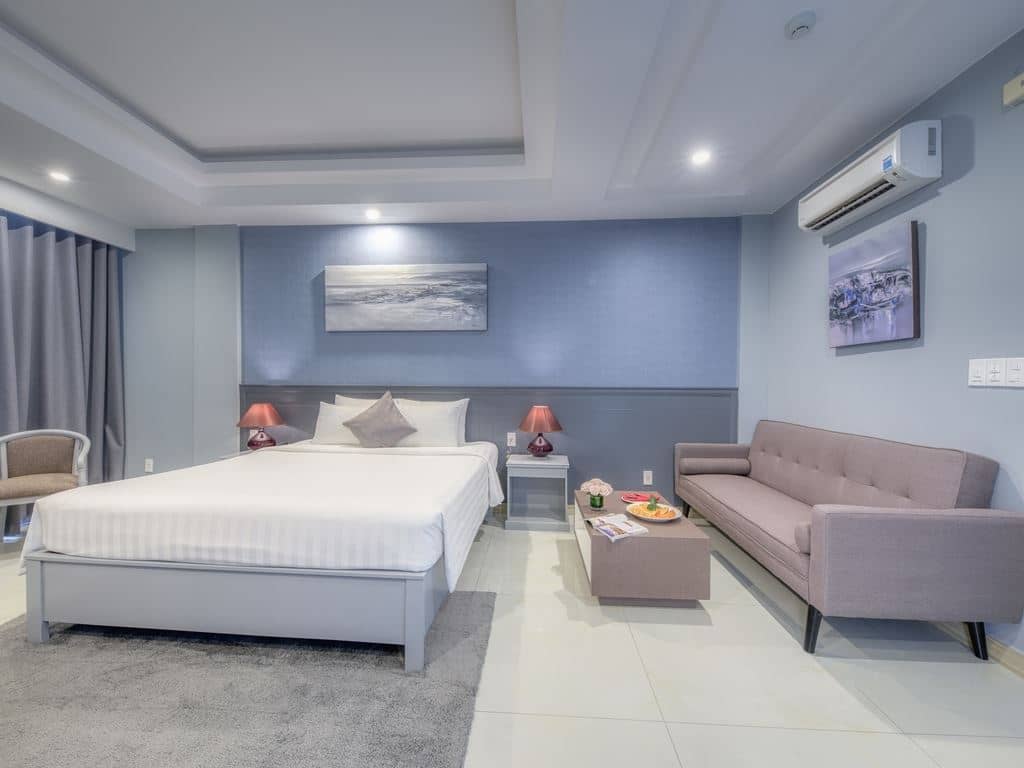 rooms-room-deluxe-with-window