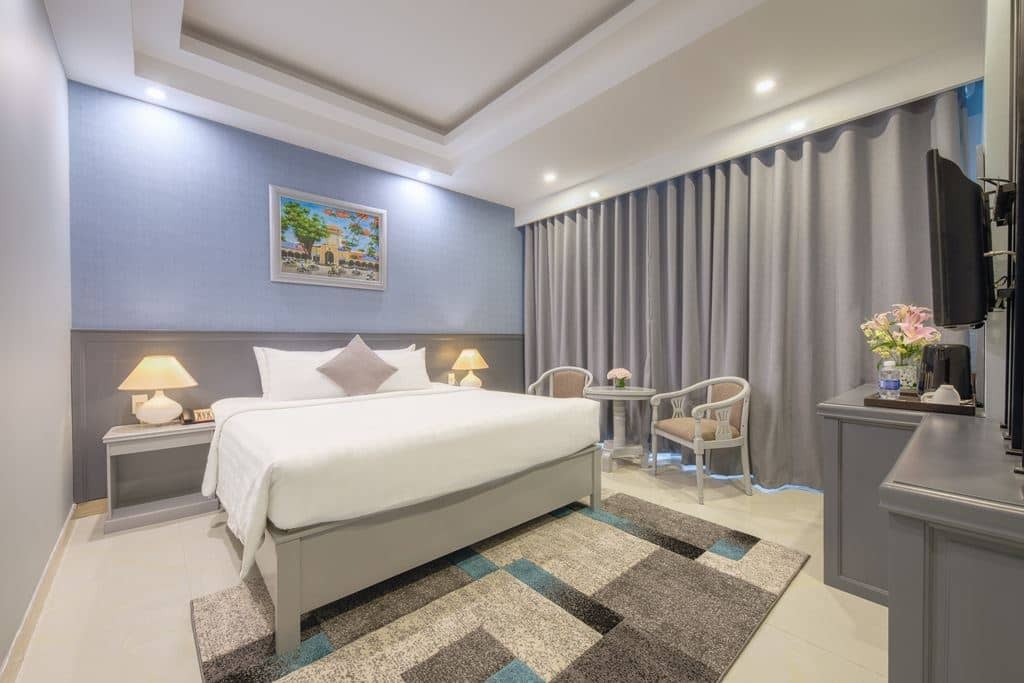 rooms-suite-with-window