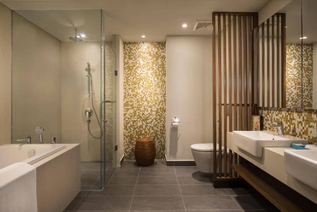 rooms-1-bedroom-deluxe-city-and-partial-ocean-view