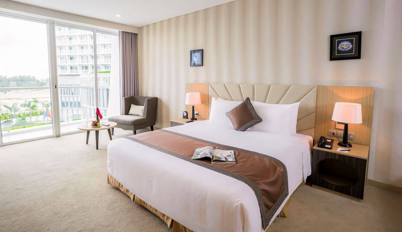 rooms-deluxe-king-with-balcony-child-without-extra-bed