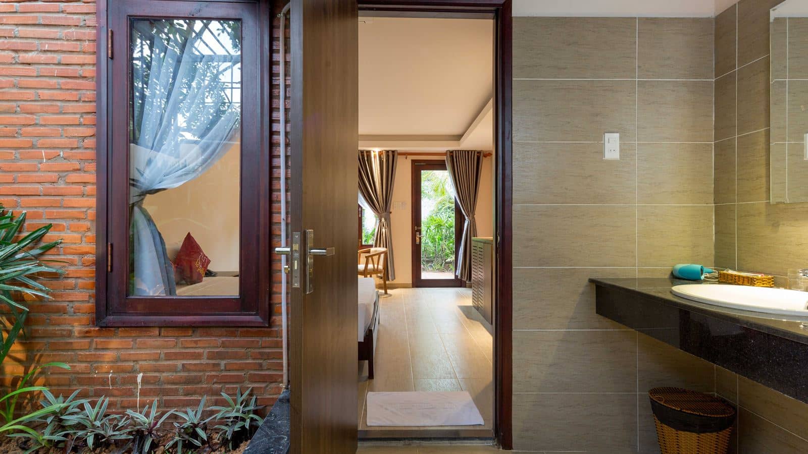 rooms-pool-view-bungalow-with-terrace